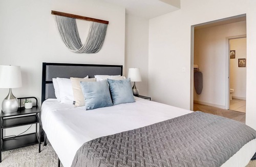 Charlotte Center City Apartment | Frontdesk | Breathtaking Uptown 1BR Apt w/ Parking