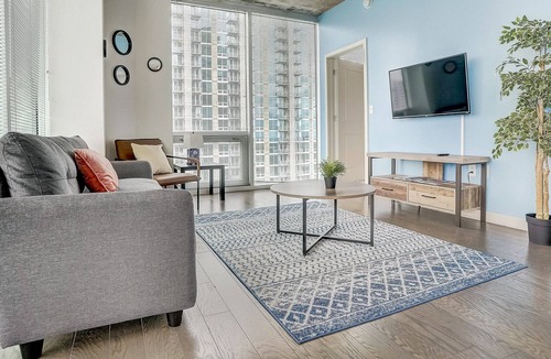 Charlotte Center City Apartment | Frontdesk | Stunning 2BR Apt High-Rise in Uptown