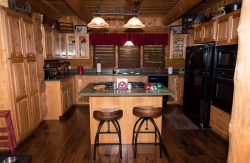 Franklin Cabin | Full Log Cabin,11 wooded acres near Franklin NC. Sleeps 16 in Beds. Waterfalls.