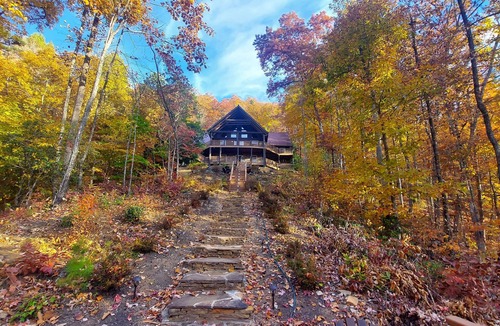 Franklin Cabin | Full Log Cabin,11 wooded acres near Franklin NC. Sleeps 16 in Beds. Waterfalls.