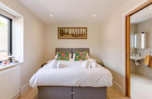 Moreton Valence House | Fully Accessible-Disabled Adapted-Hot Tub-Pets