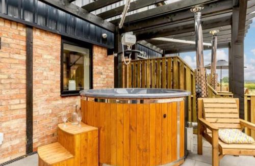 Moreton Valence House | Fully Accessible-Disabled Adapted-Hot Tub-Pets