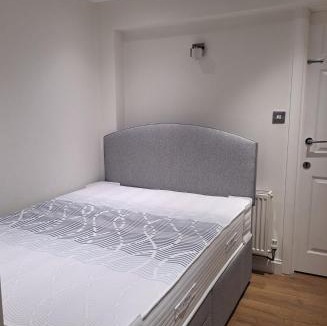 Greenhithe Apartment | Fully fitted studio flat with riverside views