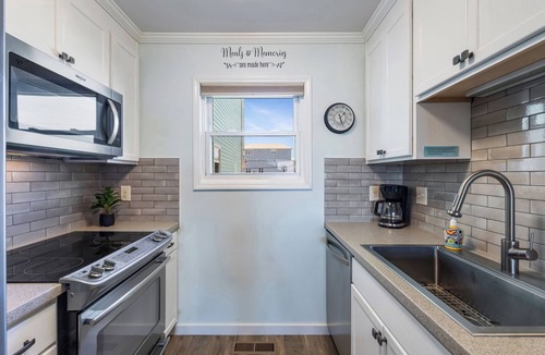 Wilmington Beach Condo | Fully Upgraded for 2025 Huge Deck, Full-Size Pool, Beach Front, Linens Included