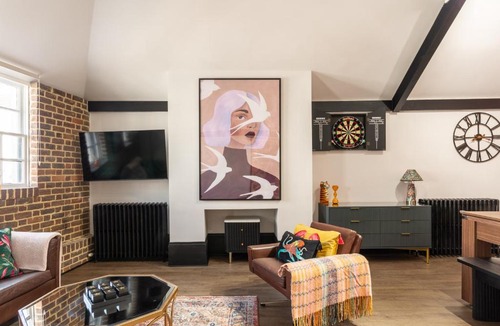 Kemptown Apartment | Fun Kemptown Stay with Games Close To Seafront