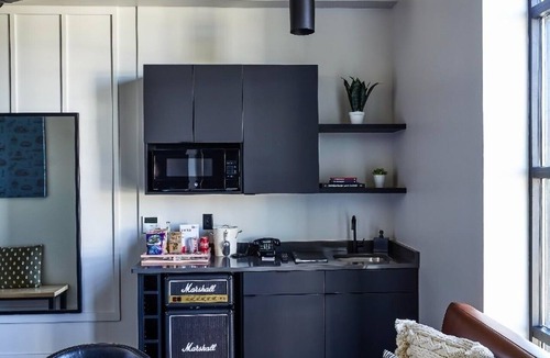 East Nashville Hotel | Funky Boutique Room w/Floor-to-Ceiling Views Near Nashville Sights!