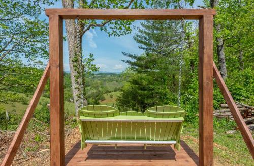Weaverville House | Funtastic Retreat! PS5, View, Goats, Hot Tub, Karaoke