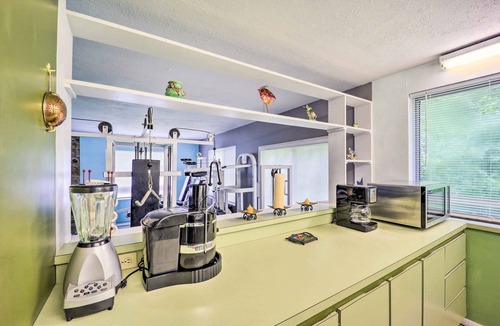 Frank Apartment | Furnished Deck + Home Gym: Bakersville Retreat!