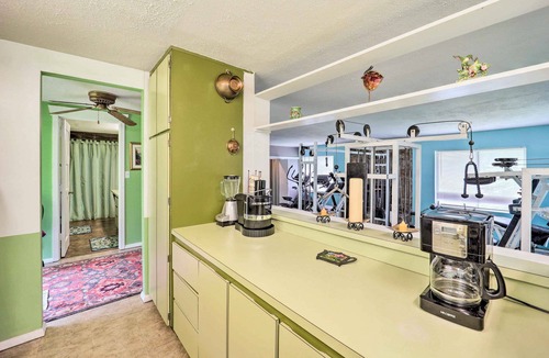 Frank Apartment | Furnished Deck + Home Gym: Bakersville Retreat!