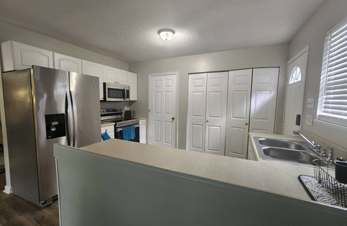 Greensboro House | Furnished rooms available with WiFi in Greensboro