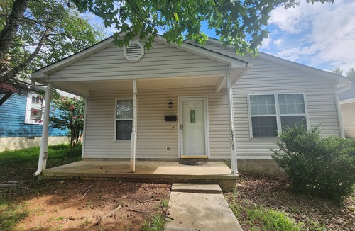 Greensboro House | Furnished rooms available with WiFi in Greensboro