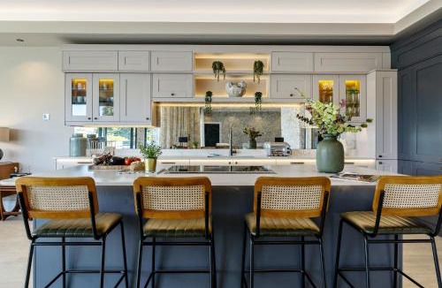 Combeinteignhead House | Gable View - Luxury Riverside Sanctuary
