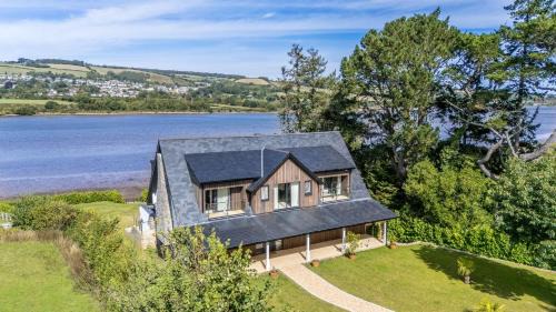 Combeinteignhead House | Gable View - Luxury Riverside Sanctuary