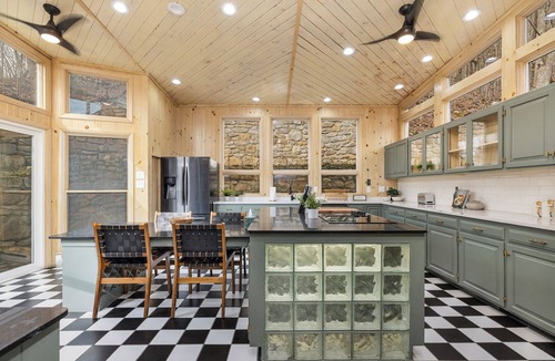 Seven Devils Cabin | Game Room, Hot Tub, Pet-Friendly, Fire-pit, Views on 3-Acres in Seven Devils