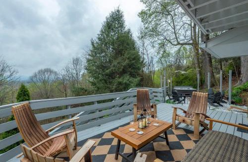 Royal Pines House | Game Room & Mini Golf Hot Tub Fire Pit