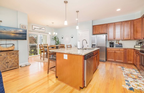 Eatons Crossing House | Game Room! Pontoon Rental~Boat Slip~Fire Pitnn