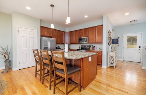 Eatons Crossing House | Game Room! Pontoon Rental~Boat Slip~Fire Pitnn