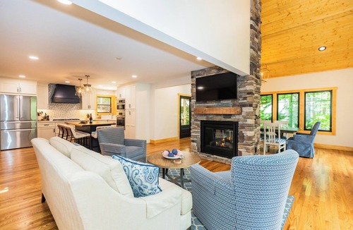 Lake Lure House | Garner Cove Lake House 4BR 3BA lakefront w/dock, fire pit, game room