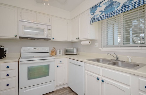 Caswell Beach Condo | Garris Hideaway 2: Cozy 1st Level Oceanfront Condo - Perfect for Couples Getaway