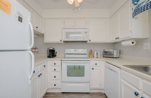 Caswell Beach Condo | Garris Hideaway 2: Cozy 1st Level Oceanfront Condo - Perfect for Couples Getaway