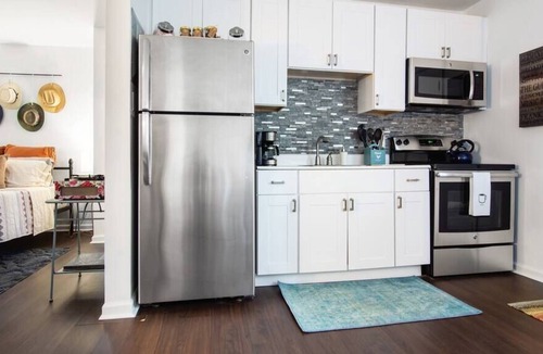 Melrose Condo | Garth - The Dance - Free Parking