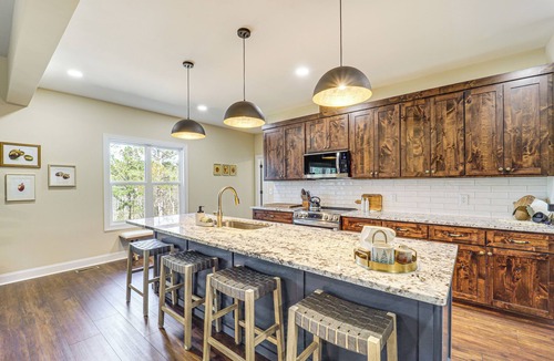 Hickory House | Gated Community w/Perks: North Carolina Hideaway