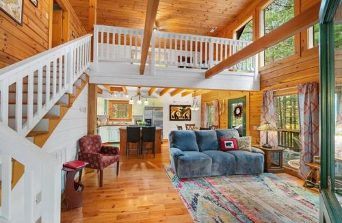 Vein Mountain House | Gated neighborhood - Hot Tub & Fire Pit