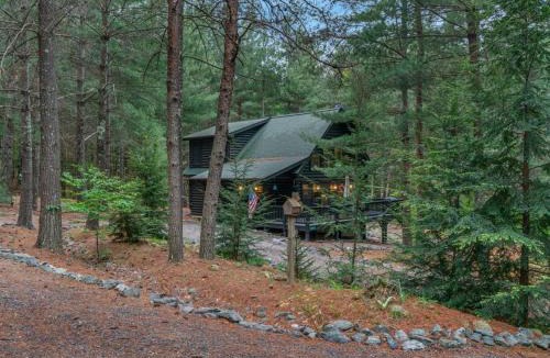 Vein Mountain House | Gated neighborhood - Hot Tub & Fire Pit