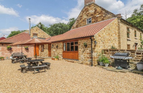 Thirsk Cottage | KITCHEN COTTAGE, romantic, with a garden in Thirsk