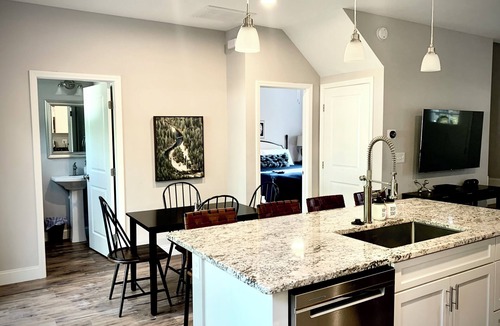 Oakley House | Gem of the Blue Mountains! 6 min to Biltmore,10 min to downtown. High speed WIFI