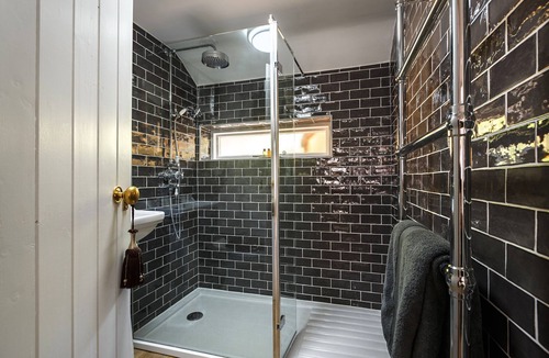 Lavenham Cottage | Georgina's Spacious King Size Bed Bedroom