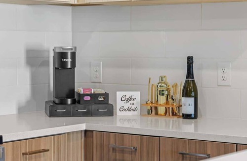 Eighth Avenue Apartment | Glam 2BR Walk to Broadway & The Gulch