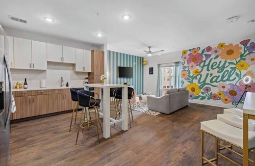 Eighth Avenue Apartment | Glam 2BR Walk to Broadway & The Gulch