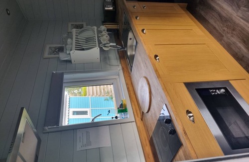 Llanfair Caereinion House | Glamping Hut - Riverview 3