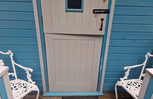Llanfair Caereinion Cabin | Glan yr Afon Dau - Relax, Recuperate, Hot Tub