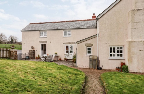 Black Torrington Cottage | GLEBE FARM COTTAGE, pet friendly, with a garden in Sheepwash