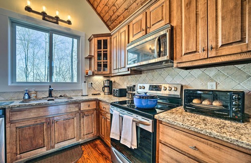 Glenville Cabin | ‘Glenville Serenity Lodge' w/Lake Views!