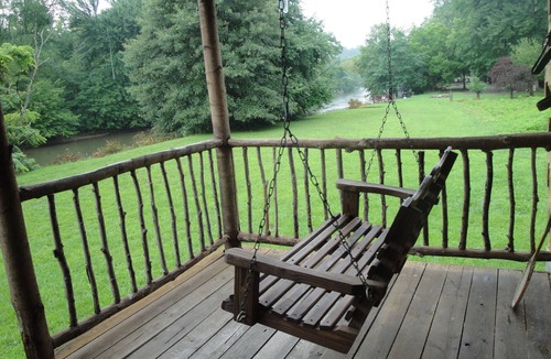 Franklin Cabin | Glory Days Riverfront 1800s log cabin near Gem mines