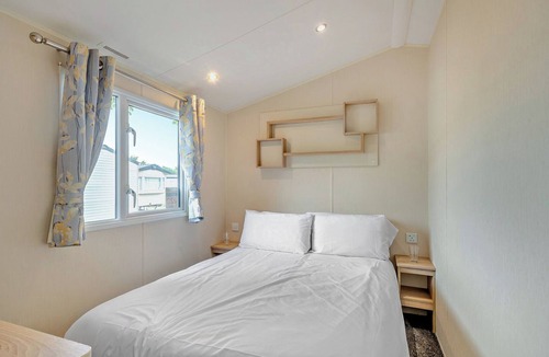 Great Yarmouth House | Gold 4 Bedroom Caravan, Sleeps 10. With parking
