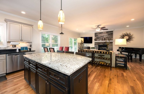 Black Mountain Condo | Gold Leaf Walkway Black Mountain