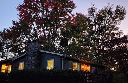 Qualla Cabin | *Goldilocks* Bear-A-Dice CABINS Hot tub firepit BBQ hiking trails near Cassino