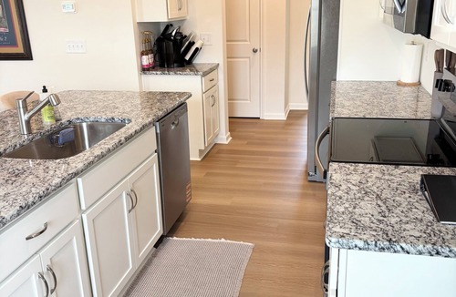 Shallotte House | Golf + Beach stay w/private putting green!