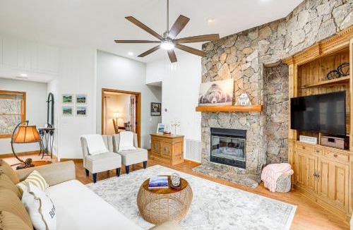 Mountain Air Apartment | Golf Course Views Condo in Blue Ridge Mountains!