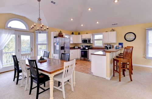 Duck House | "Good Tides" Oceanside beach house with private heated pool & hot tub, Duck, NC