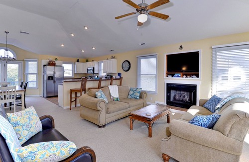 Duck House | "Good Tides" Oceanside beach house with private heated pool & hot tub, Duck, NC
