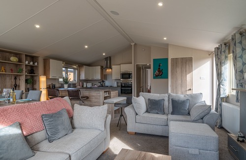 South Lakeland Leisure Village Ski Chalet | Goose Home Lodge - Modern two-bedroom lodge (dog-friendly)