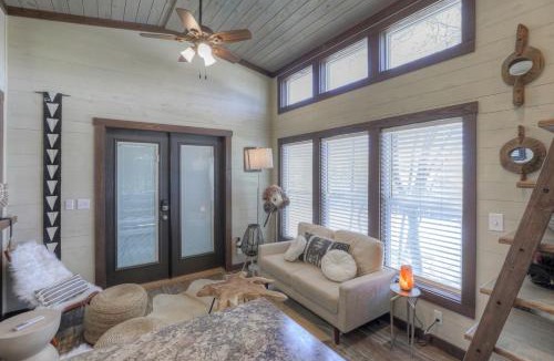 Tracy City House | Gorgeous Cabin Surrounded by Trees in Tracy City, Tennessee