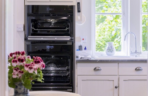 Windsor Cottage | Gorgeous Country Cottage, beside Windsor Great Park & overlooking Windsor Castle