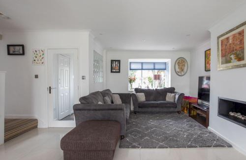 Old Windsor House | Gorgeous Family Home Near River Thames-Old Windsor - Pass the Keys