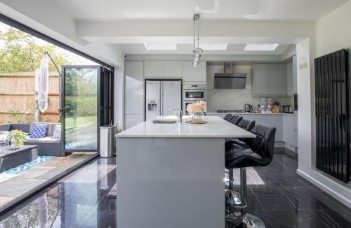 Old Windsor House | Gorgeous Family Home Near River Thames-Old Windsor - Pass the Keys